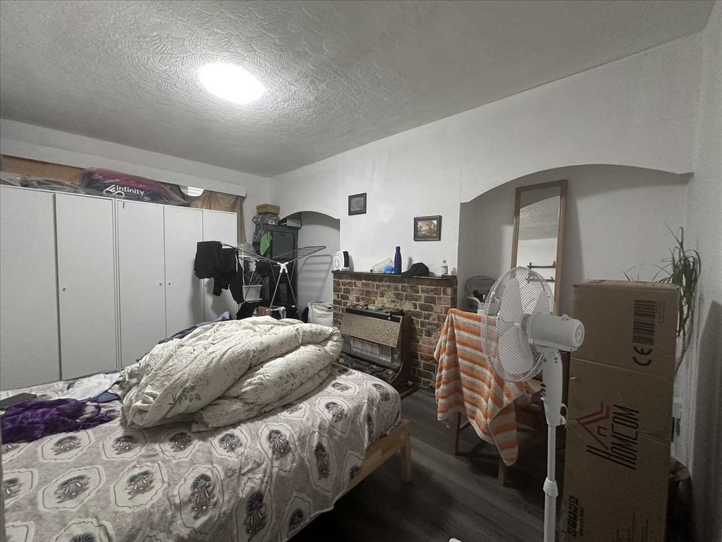 Property photo 3 of 6