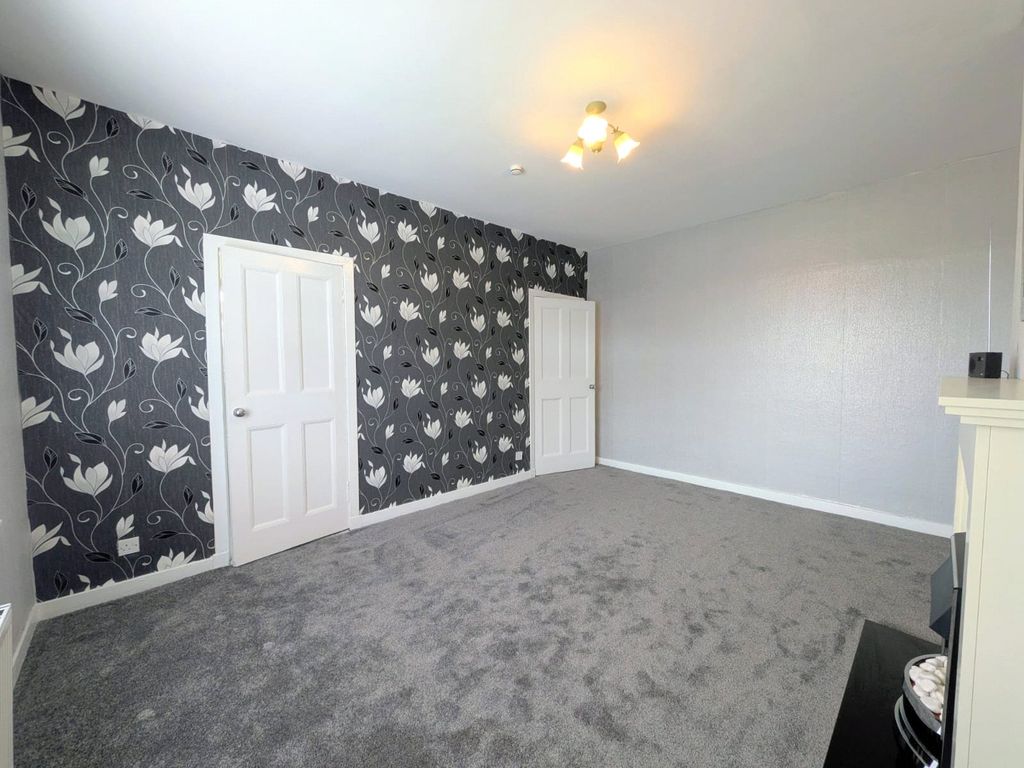 Property photo 3 of 15 Living Room