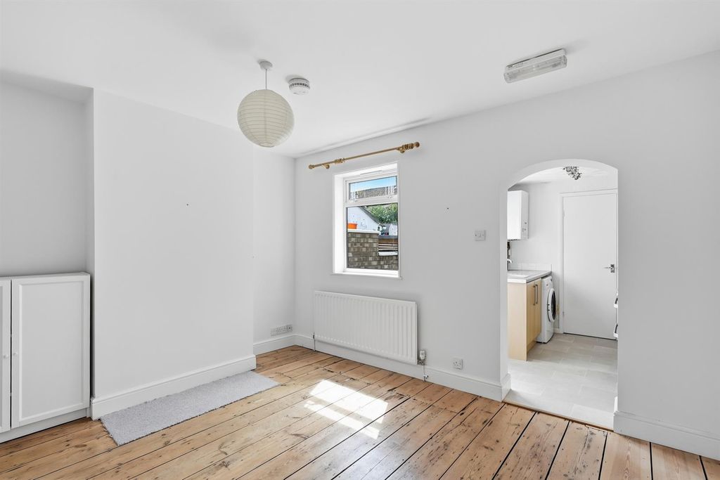 Property photo 3 of 21 117-Cambridgest-011.Jpg
