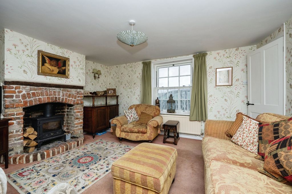 Property photo 3 of 32 Sitting Room