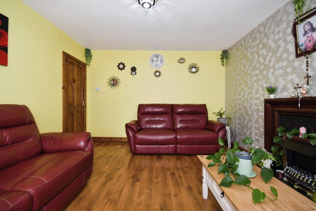 Property photo 3 of 20 Lounge 02.Jpg