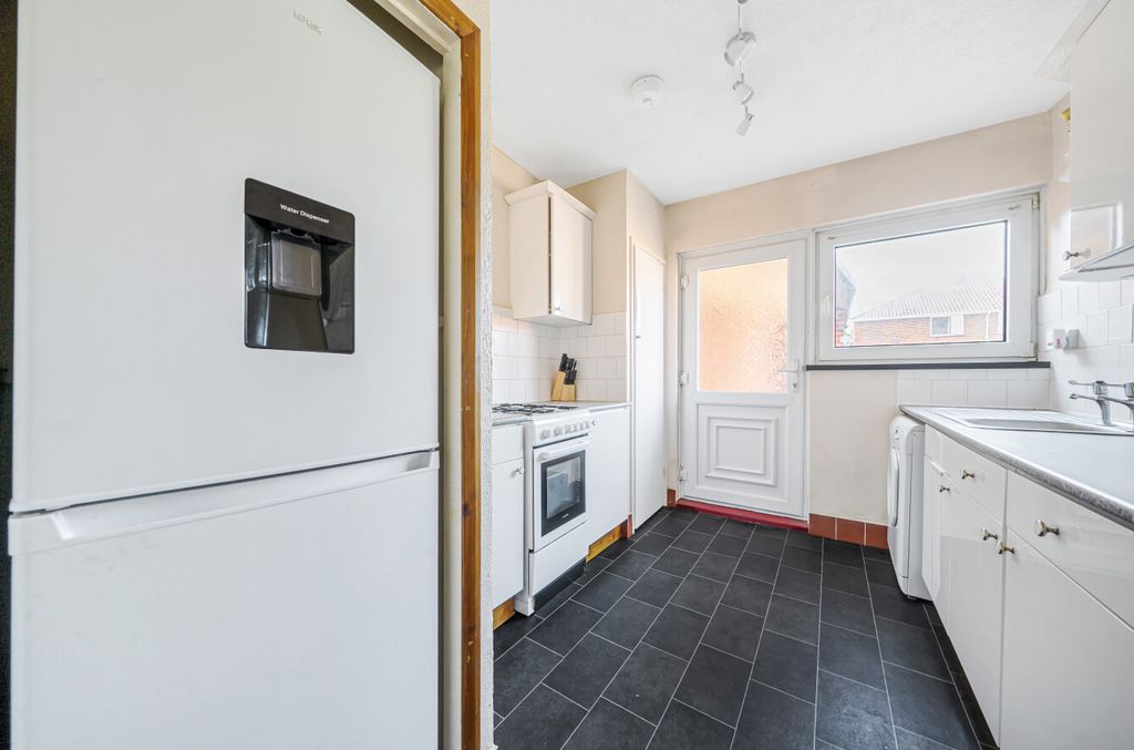 Property photo 3 of 10 1510633-3-6A880E9...