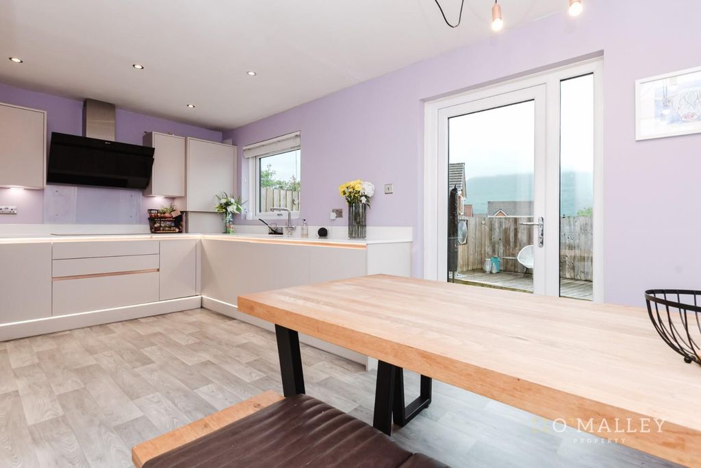 Property photo 3 of 16 Kitchen Diner