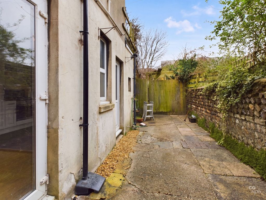 Property photo 2 of 7