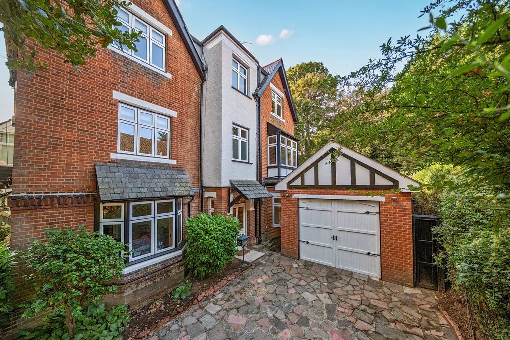 Property photo 2 of 32 Picture No. 09