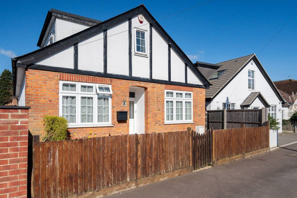 Property photo 2 of 32