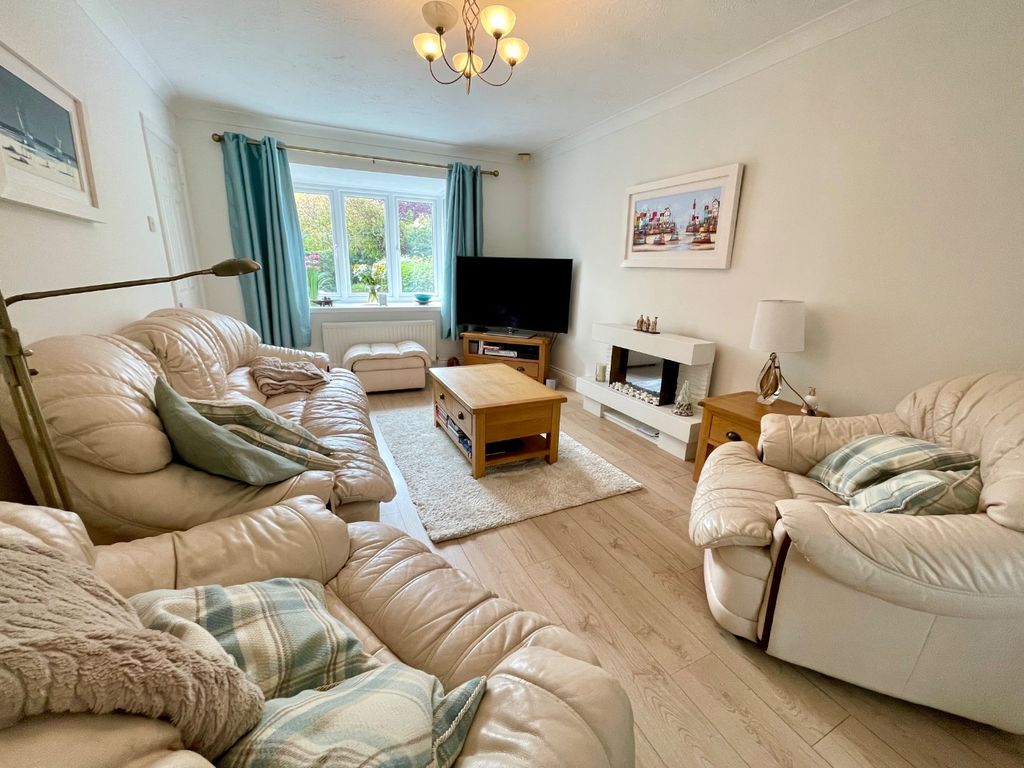 Property photo 2 of 17 4562771