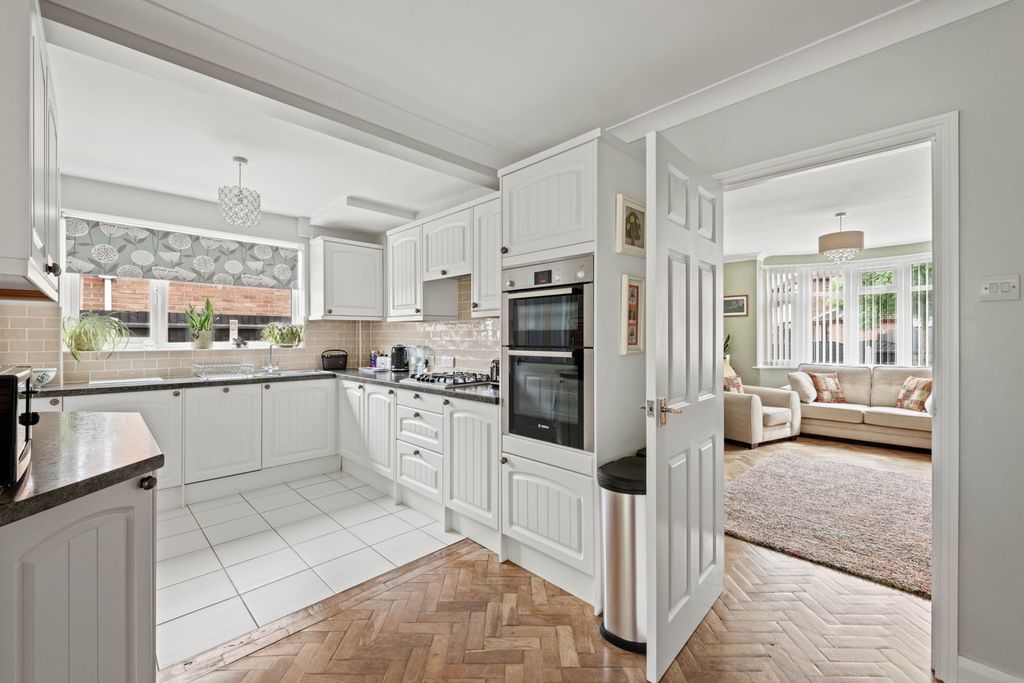 Property photo 2 of 31