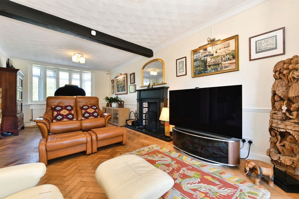 Property photo 3 of 19