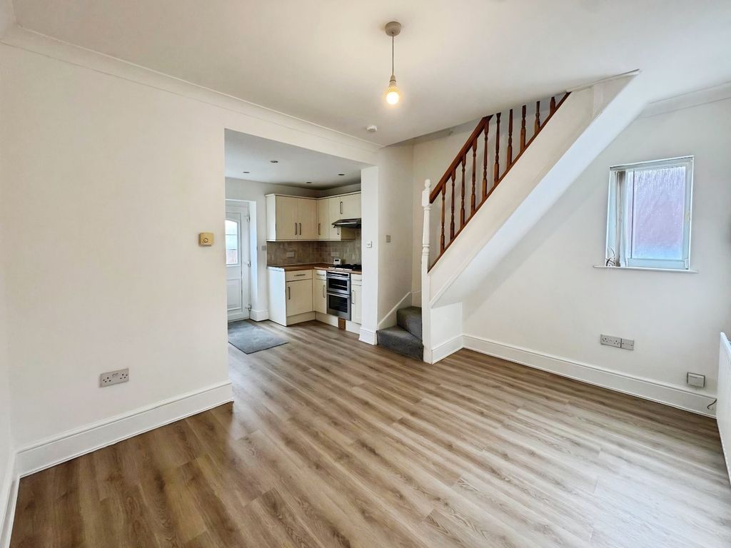 Property photo 3 of 10 Dining Room