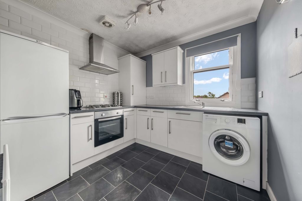 Property photo 2 of 36