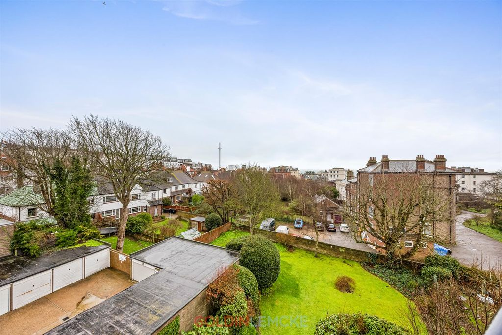 Property photo 3 of 15 Views