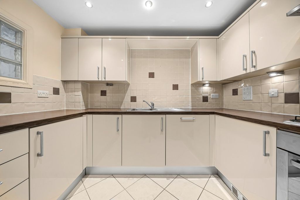 Property photo 2 of 18 Kitchen