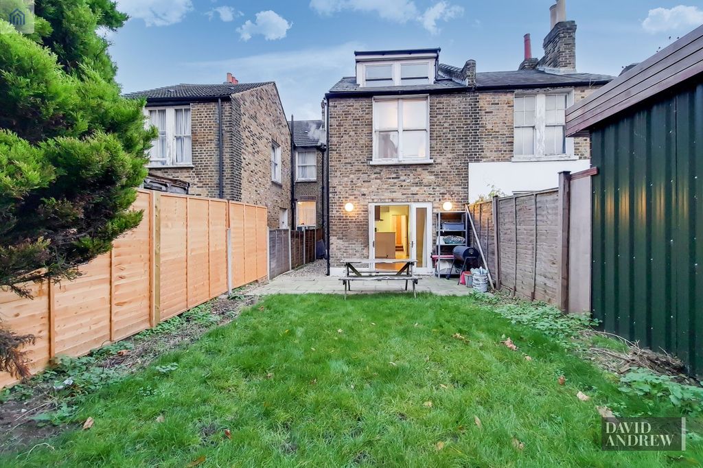 Property photo 2 of 11