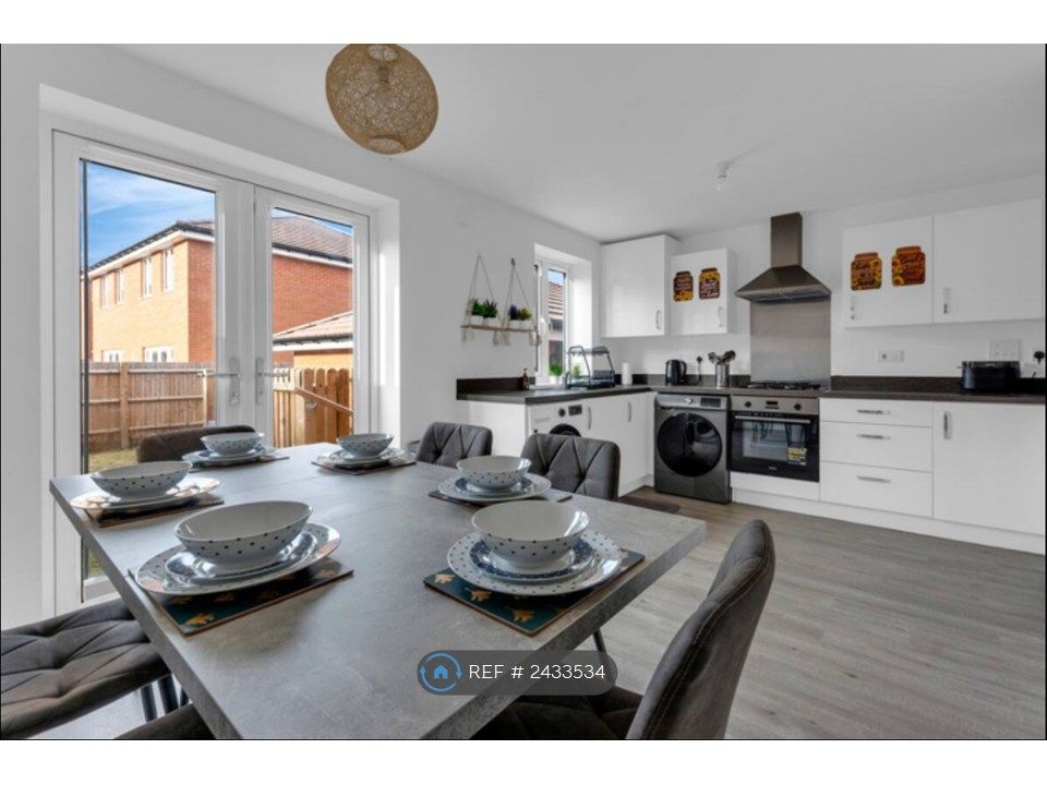 Property photo 3 of 13 Kitchen