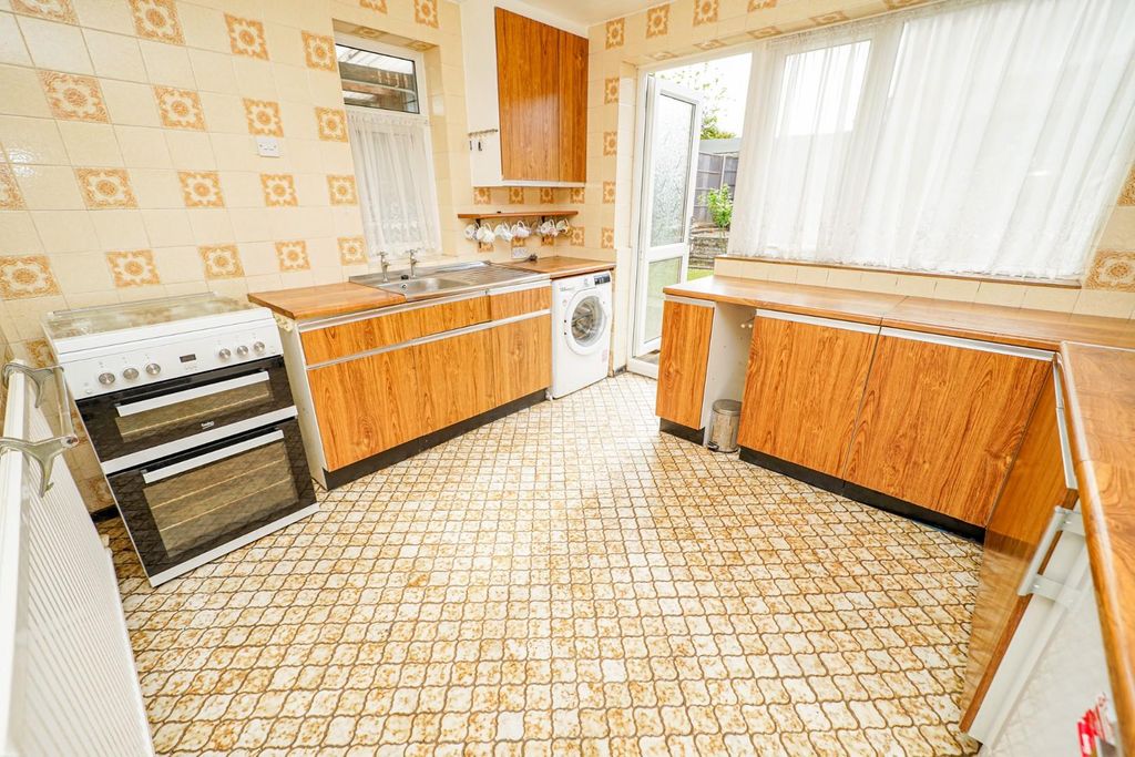Property photo 2 of 22