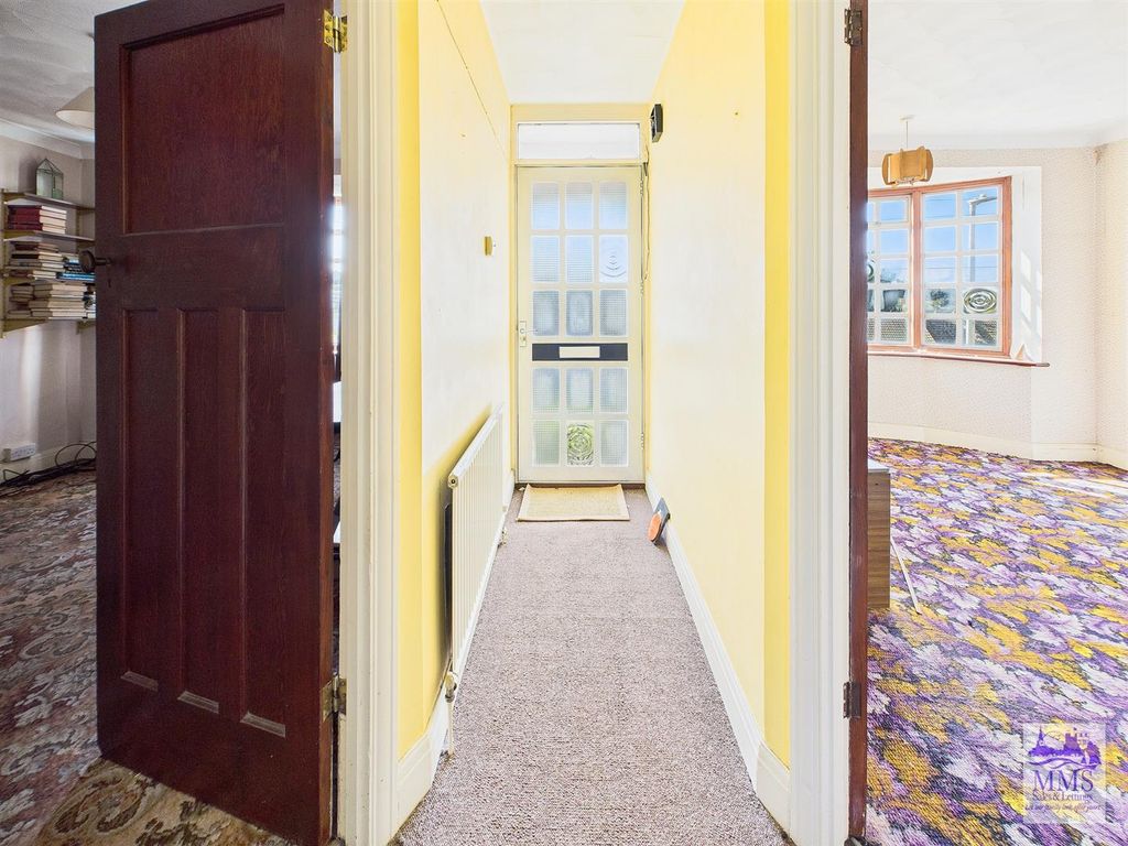 Property photo 3 of 10 Cam04098G0-Pr0106-Still001.Jpg