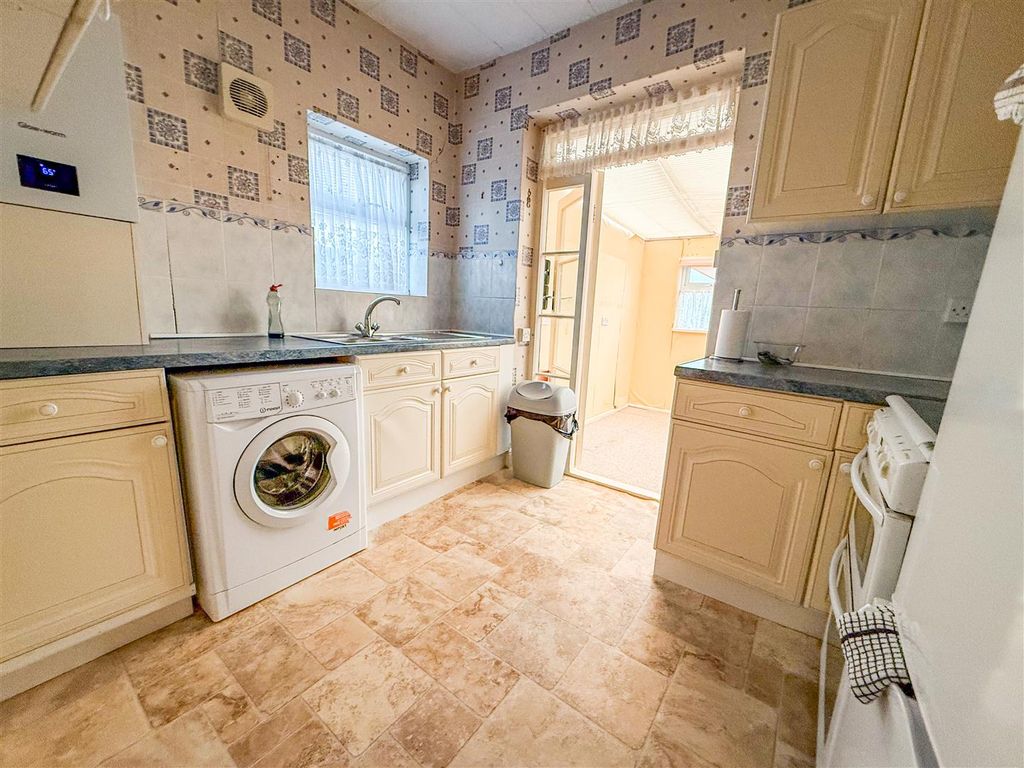 Property photo 3 of 13 Kitchen