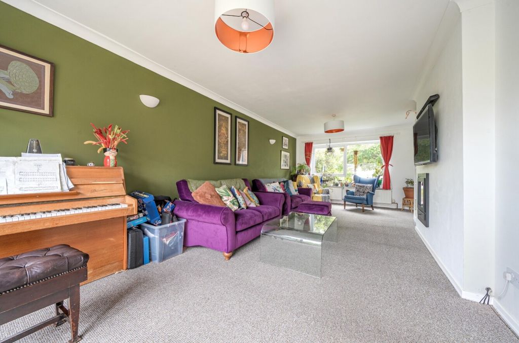 Property photo 3 of 22 1290699-18-6826460307Fc1-Arw-1