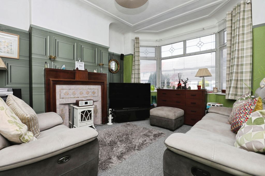 Property photo 2 of 15 Lounge