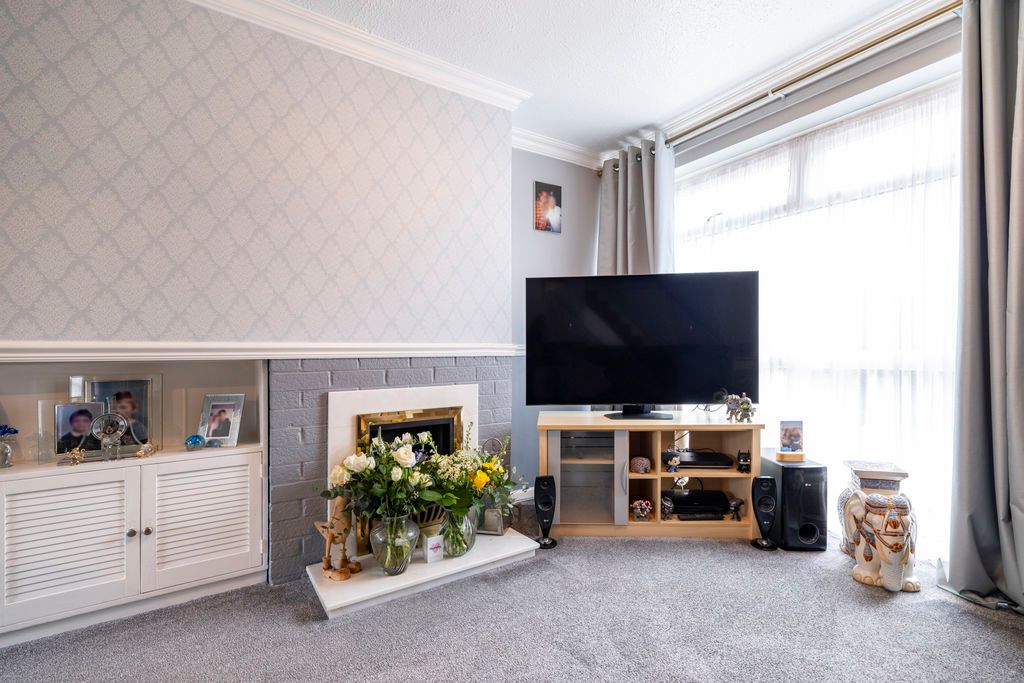 Property photo 3 of 21 Lounge