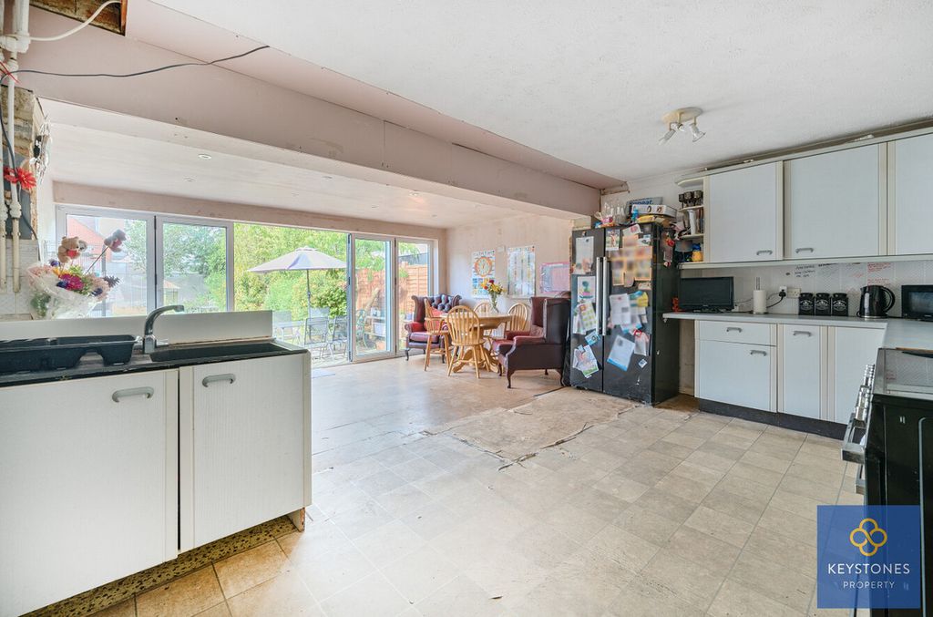 Property photo 3 of 21