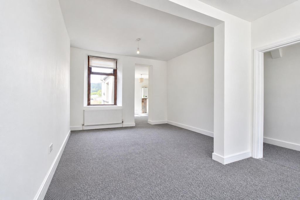 Property photo 3 of 8 84Bac16d-1F94-43B7-A8Ed-183Bddda9Bfb.Png