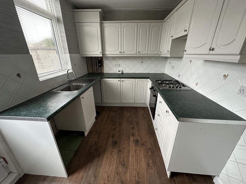 Property photo 2 of 8 Kitchen