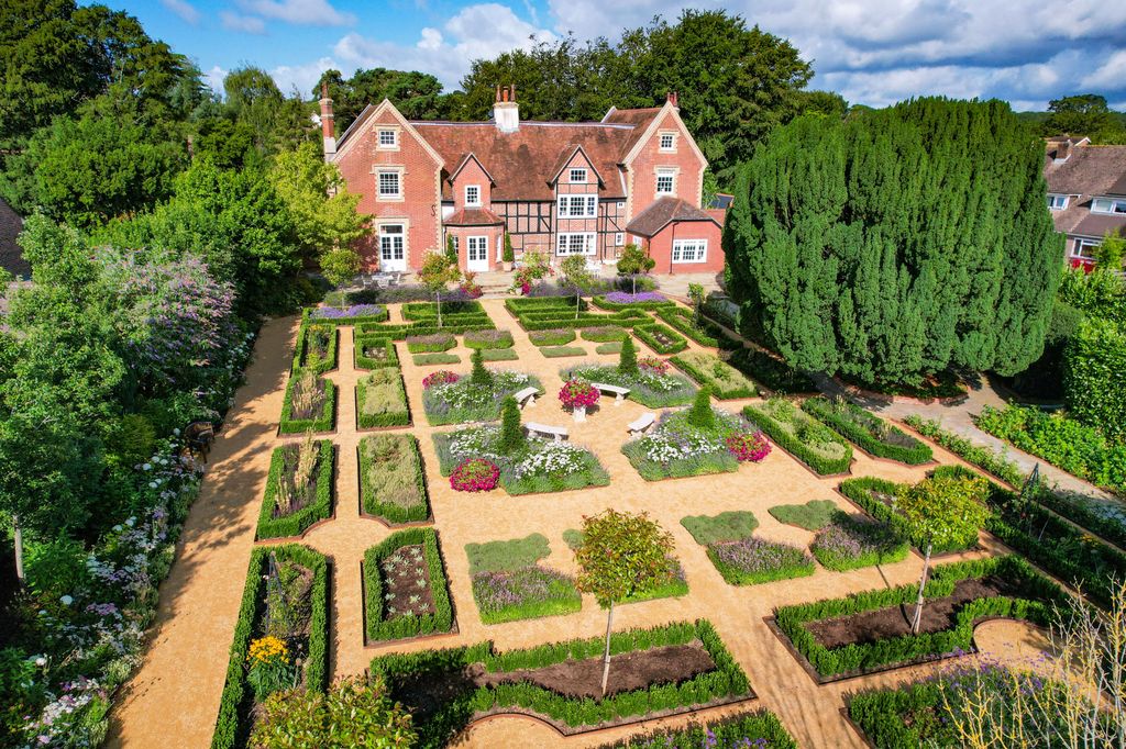 Property photo 1 of 39 Dji_0094
