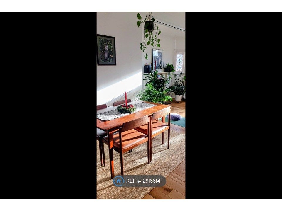 Property photo 3 of 10 Dining Space