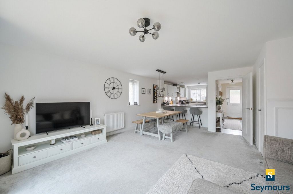 Property photo 3 of 21 Open Plan