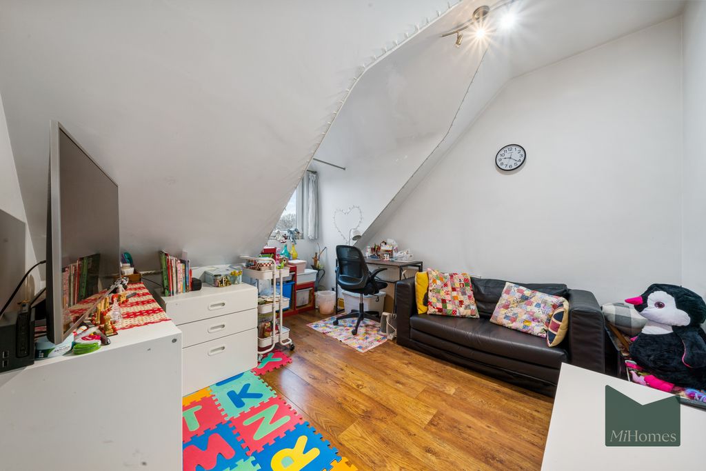 Property photo 2 of 12