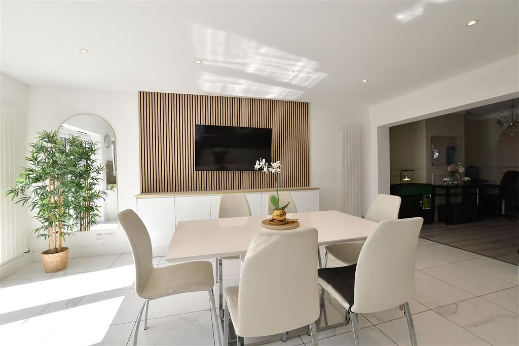 Property photo 3 of 11 Kitchen/Dining Room