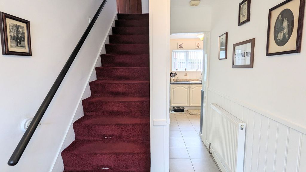 Property photo 2 of 28