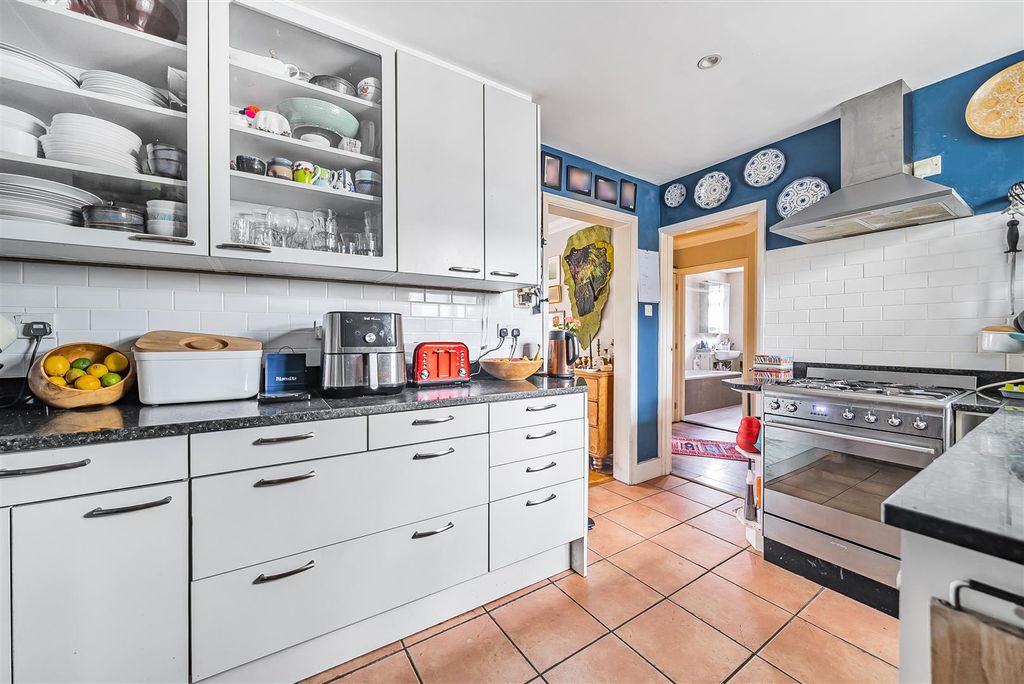 Property photo 2 of 14 Kitchen