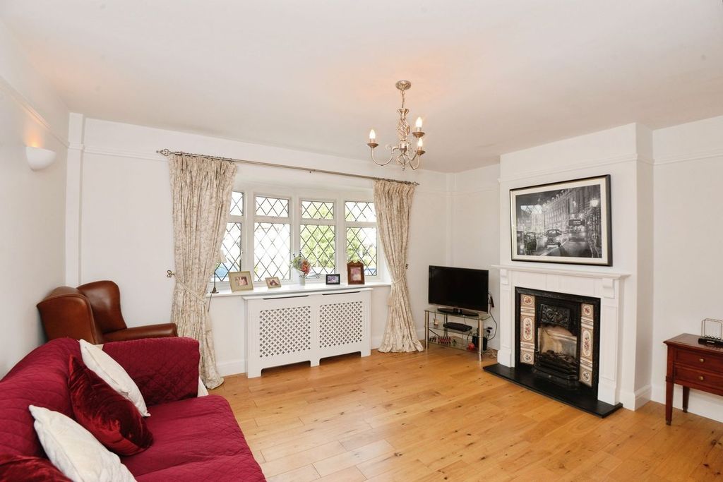 Property photo 2 of 20