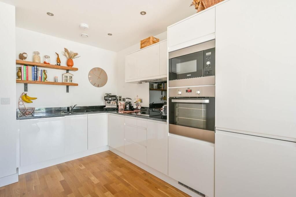 Property photo 3 of 13 Thumbnail_48101_1235058_Img_00_0000