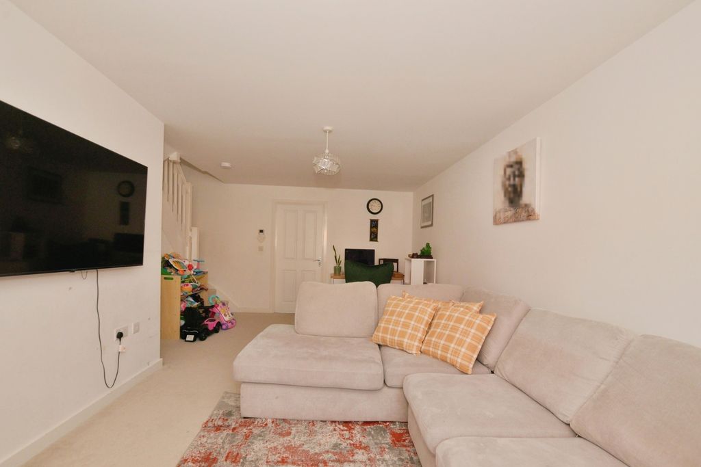 Property photo 3 of 14 Lounge