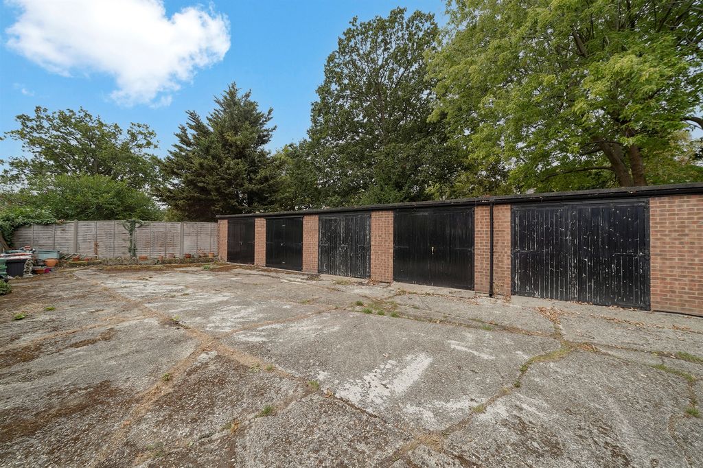 Property photo 3 of 11