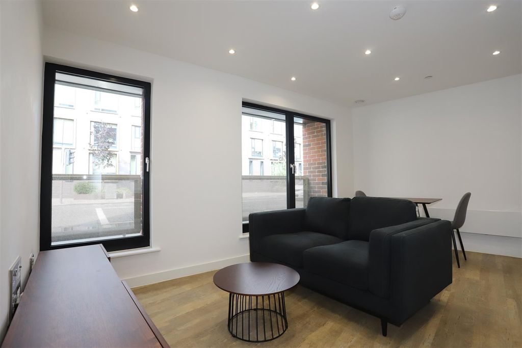 Property photo 2 of 9