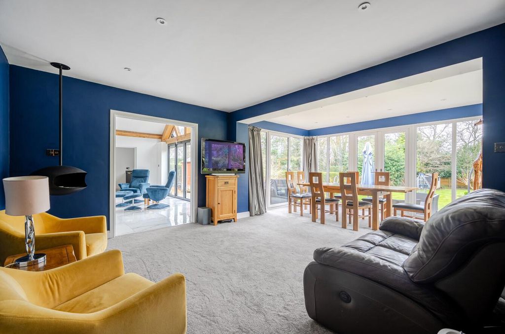 Property photo 3 of 27 Hook Crescent Silverwood Photos (17).Jpg