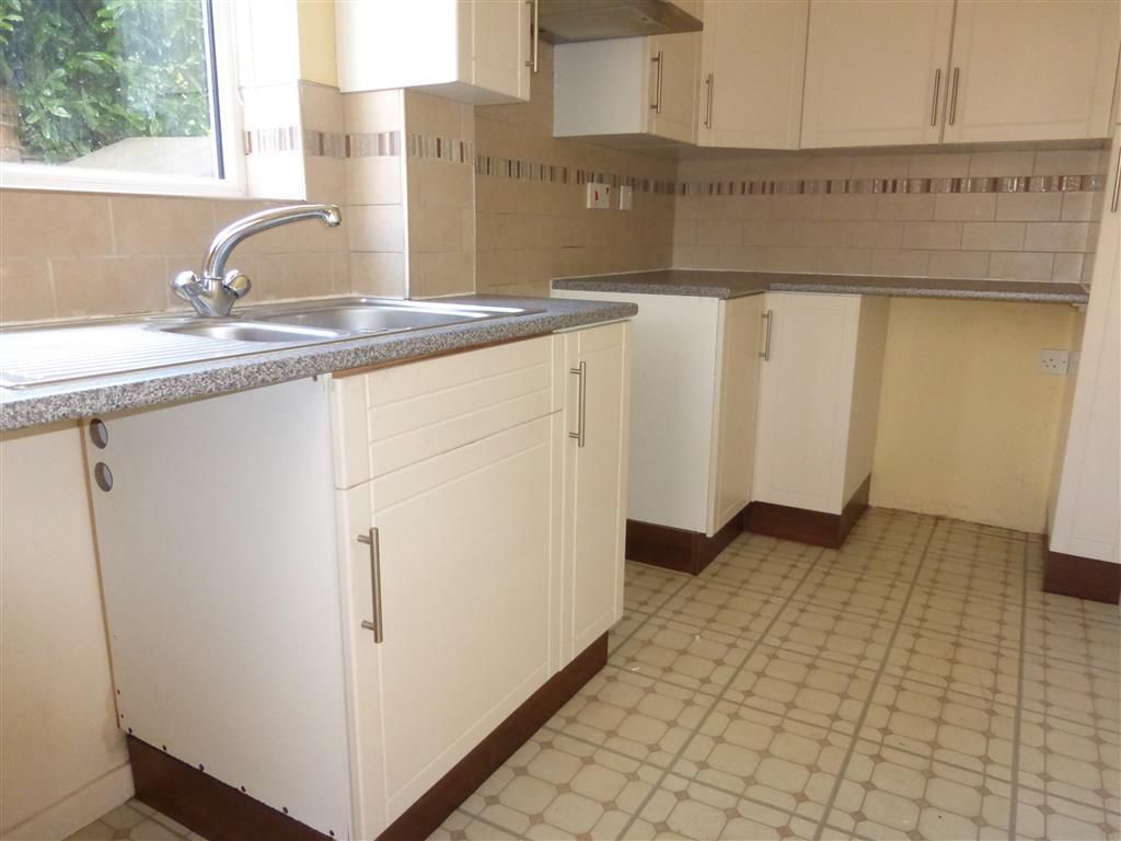 Property photo 3 of 8 Kitchen