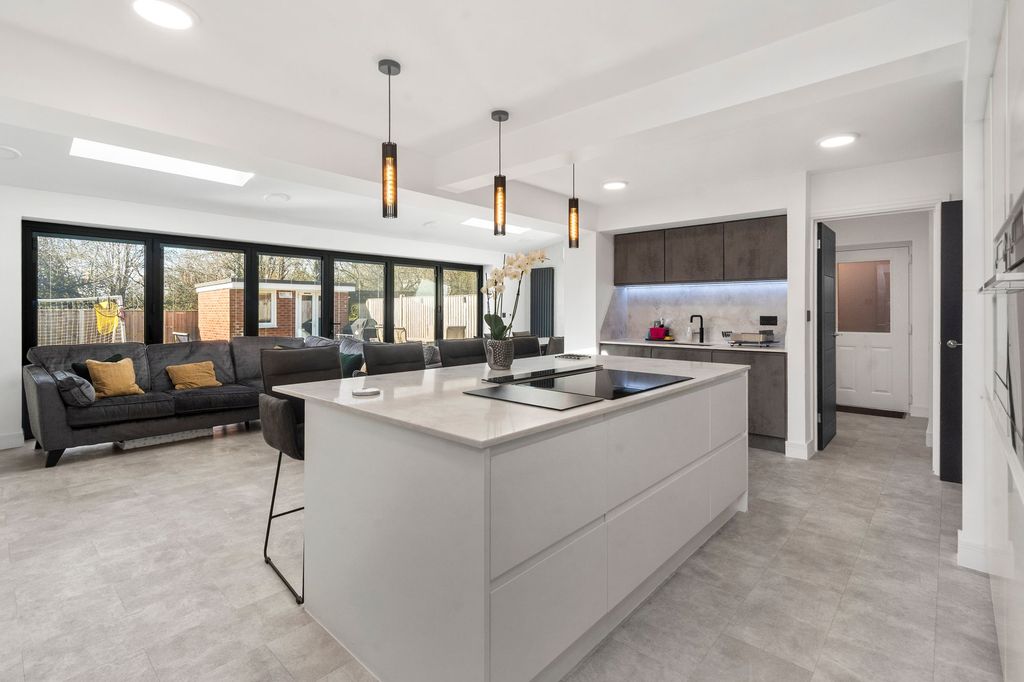 Property photo 2 of 49