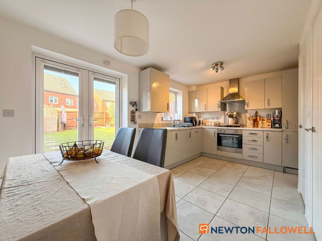 Property photo 2 of 19 Dining Kitchen
