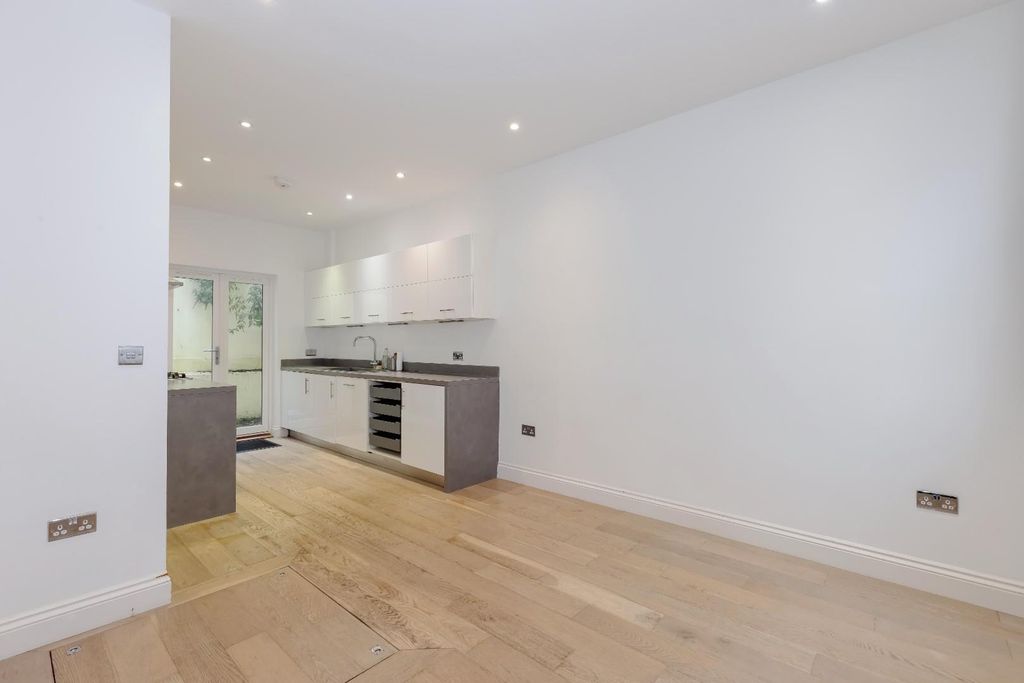 Property photo 2 of 22 Powis Rd_18.Jpg