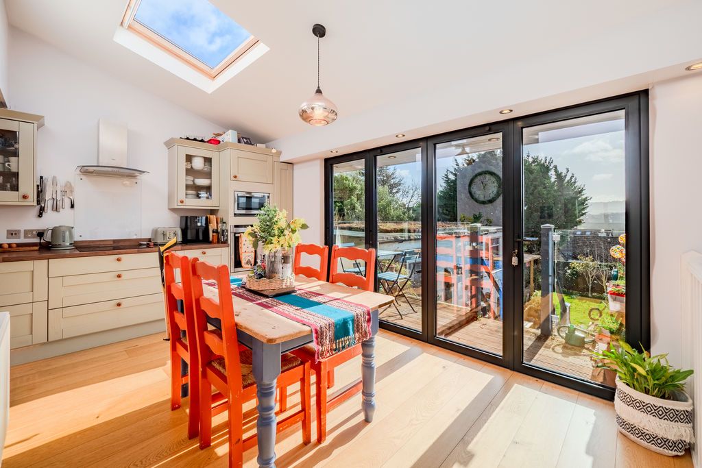 Property photo 3 of 24 Photo 5