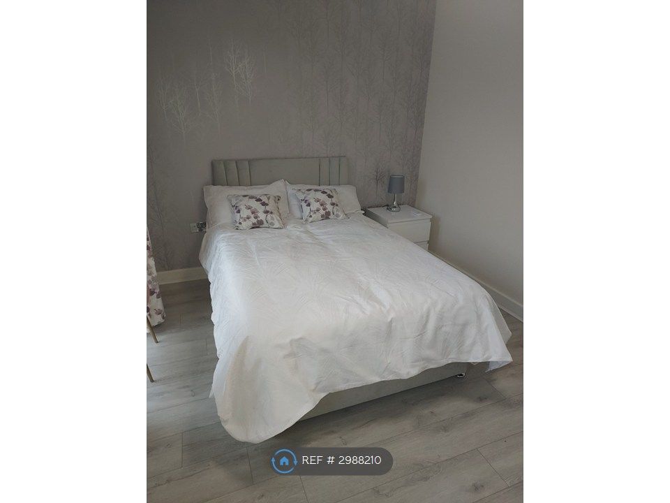 Property photo 3 of 11 Room 2