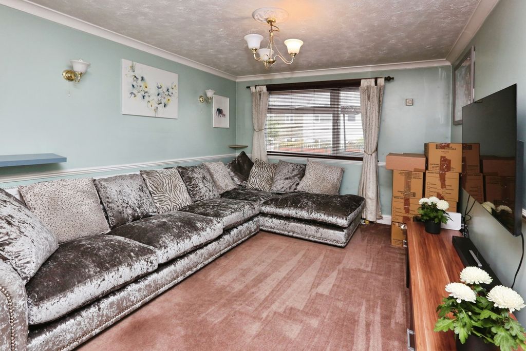 Property photo 2 of 17 Photo