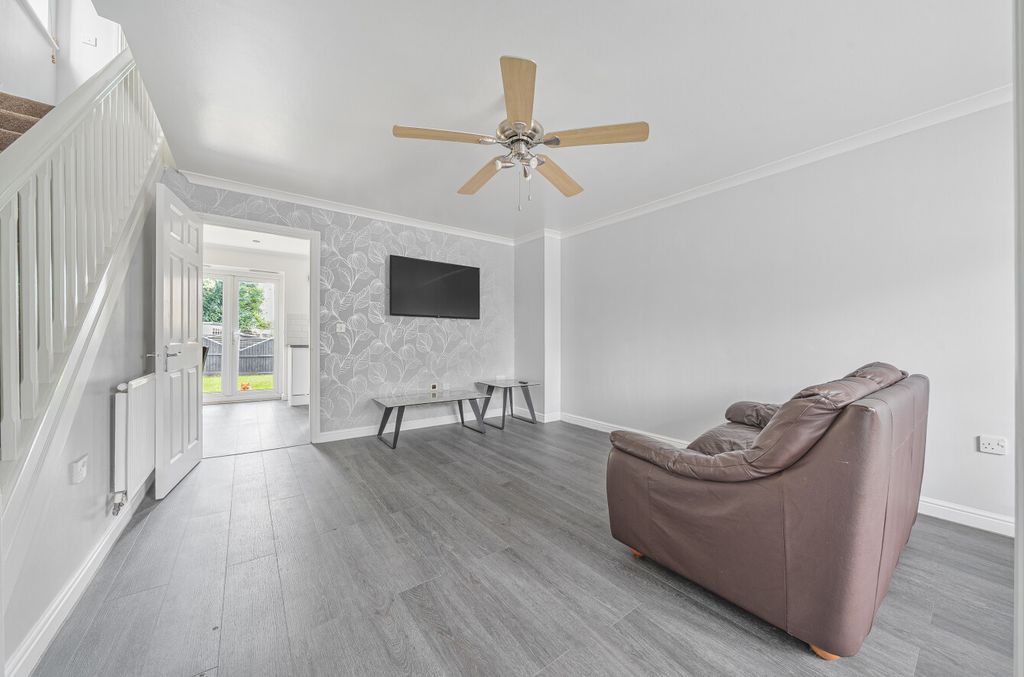 Property photo 3 of 15 1329353-1-6888A8d...
