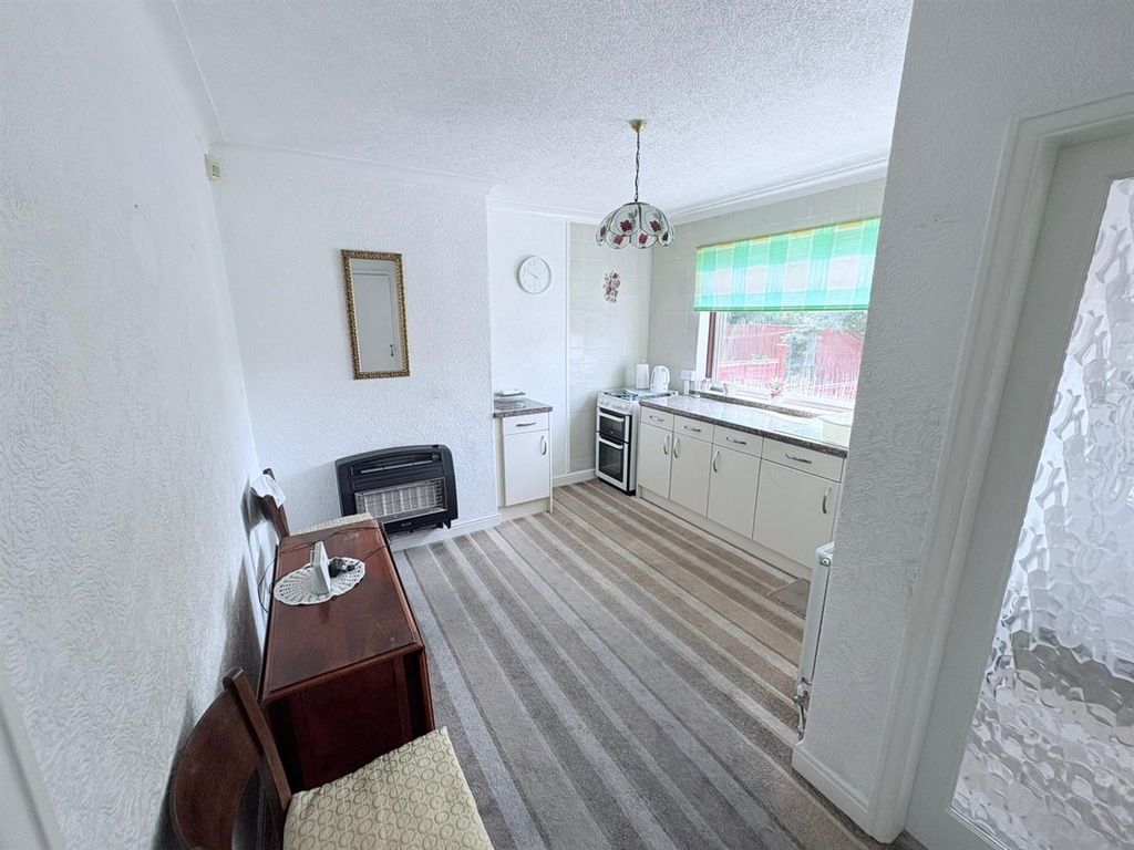 Property photo 3 of 17 Fitted Dining Kitchen: